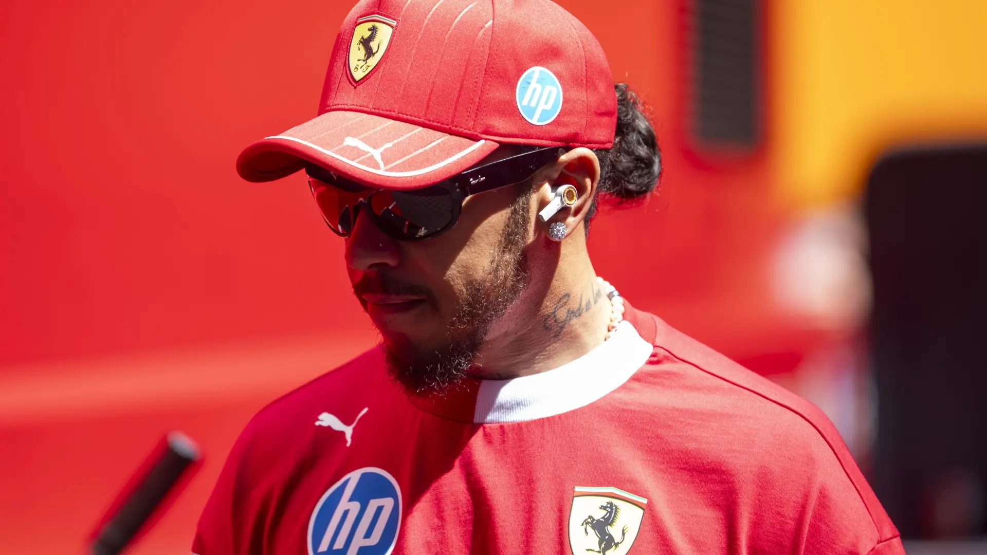 Hamilton, completamente hundido, avisa a Ferrari: «Soy inútil. Quizás deberían cambiar de piloto»