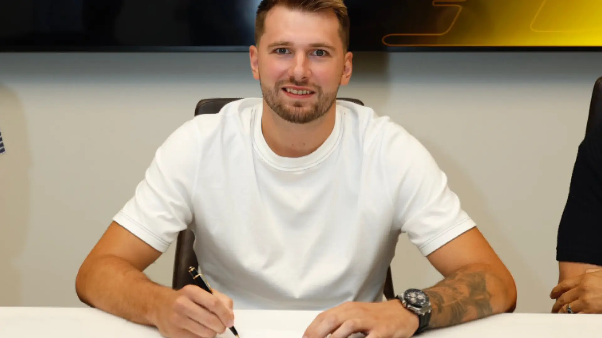 Luka Doncic renueva con los Lakers con un contrato millonario: «Me comprometo a donar 5 millones de dólares»