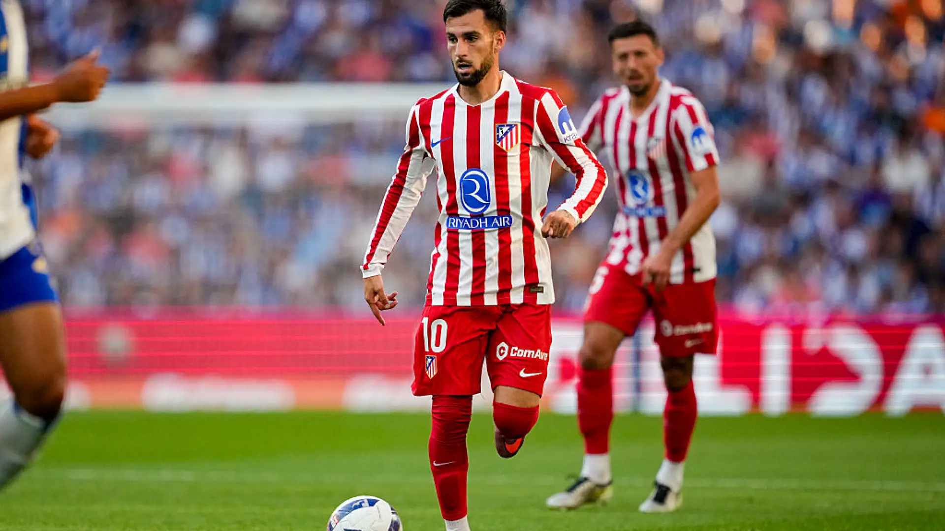 Alarma en el Atlético: Baena se lesiona en el entrenamiento y podría ser baja ante el Elche