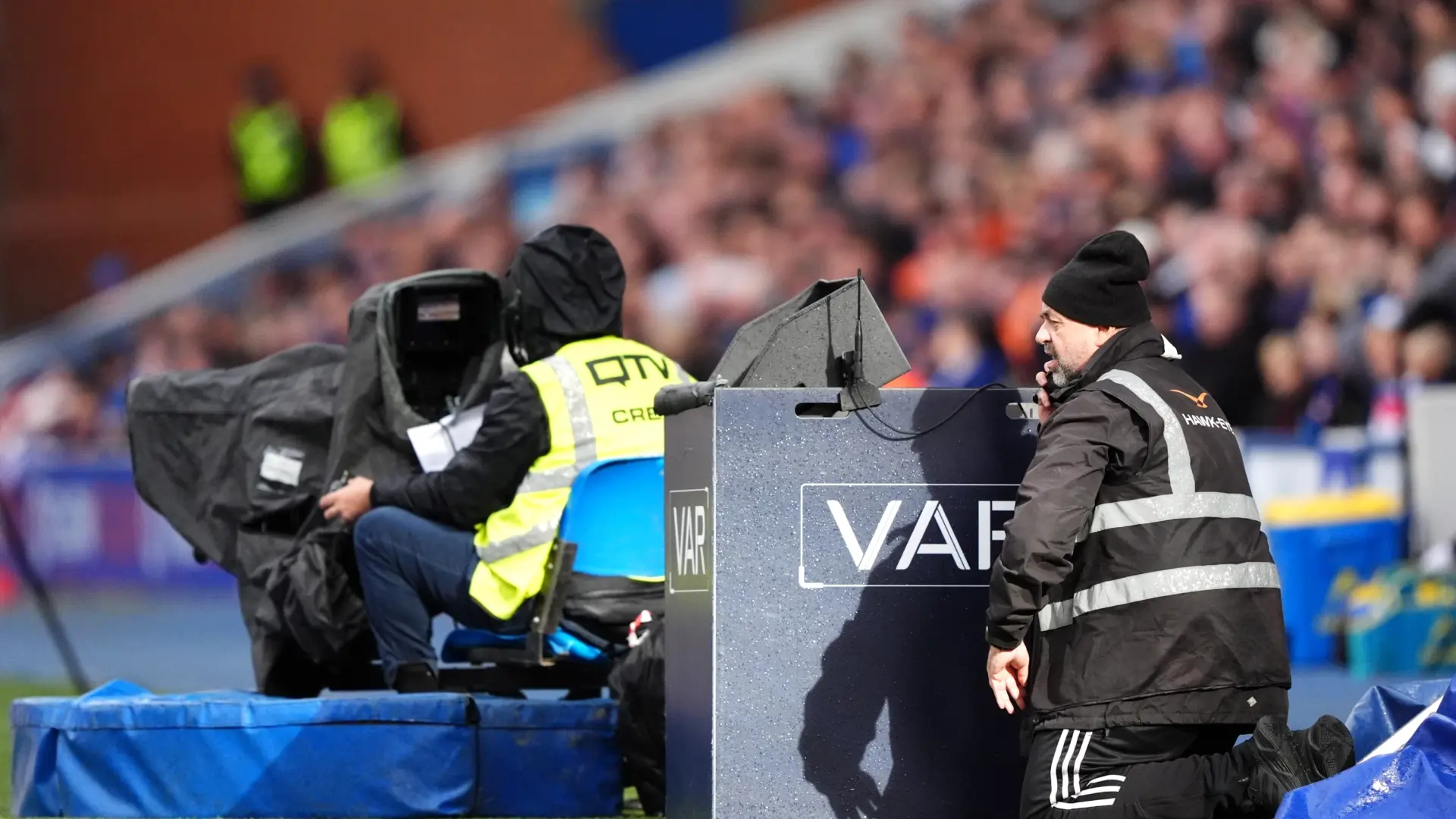 ¿Cómo funciona el VAR? Así se revisan las jugadas polémicas en el fútbol