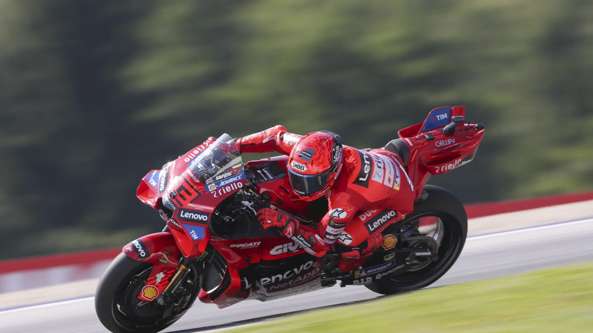 Marc Márquez también reina en Austria: líder de la práctica con una estratosférica última vuelta
