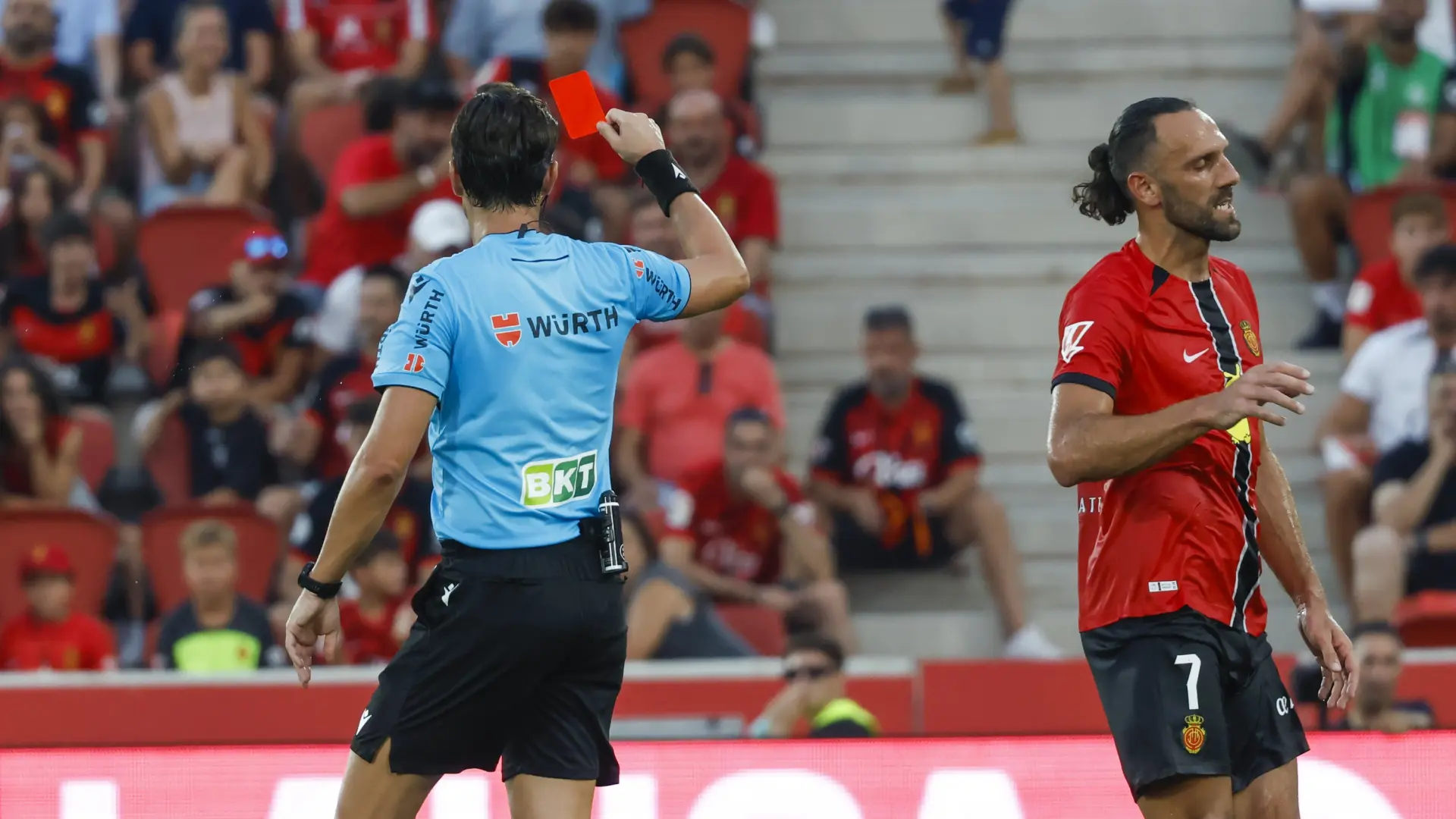 La polémica del Mallorca – Barça: gol de Ferran Torres con un rival en el suelo y dos expulsiones en cinco minutos