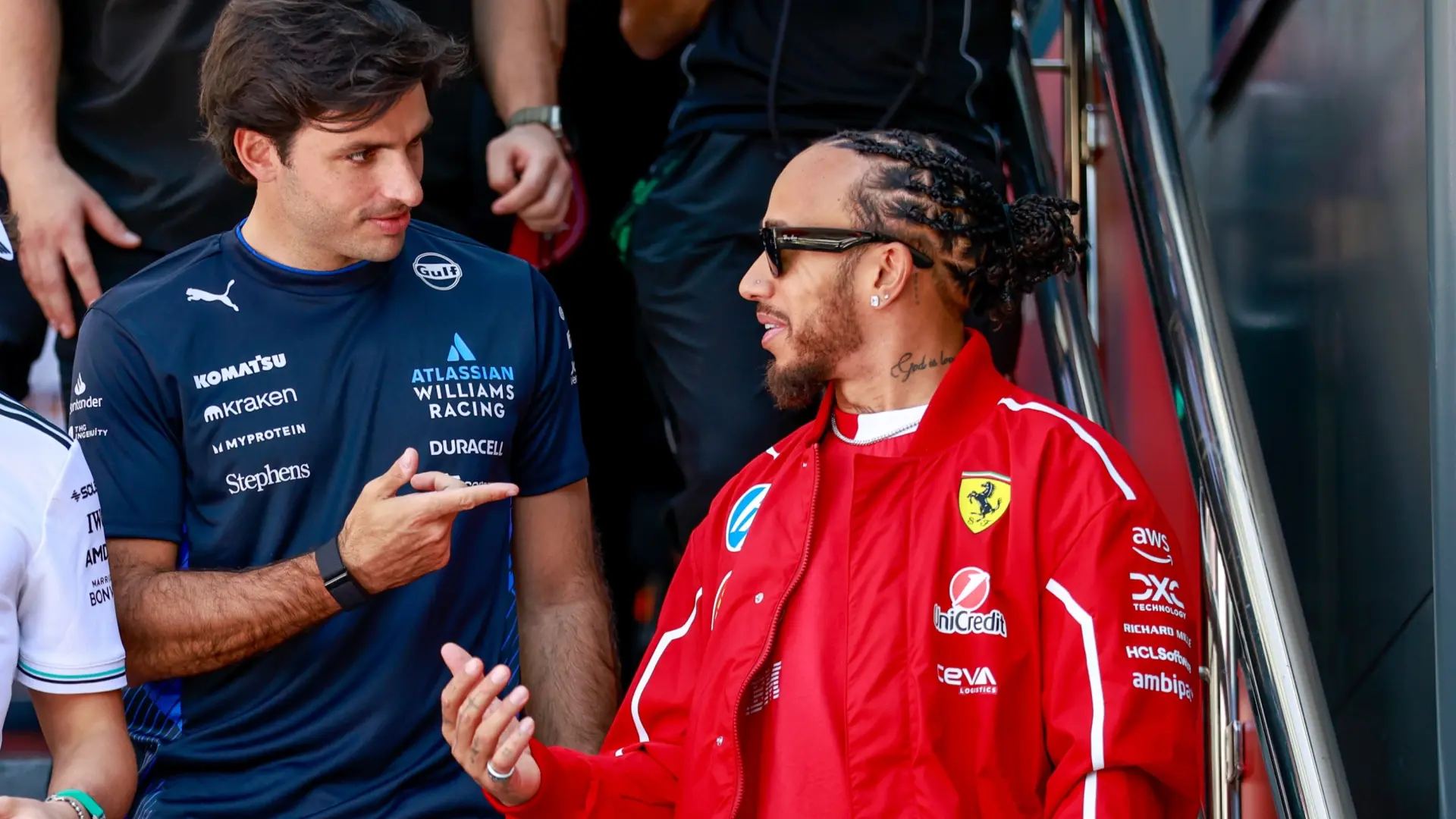 El expiloto Johnny Herbert apunta a un nuevo cambio entre Sainz y Hamilton en Ferrari: «Él mantenía a Leclerc bajo control»