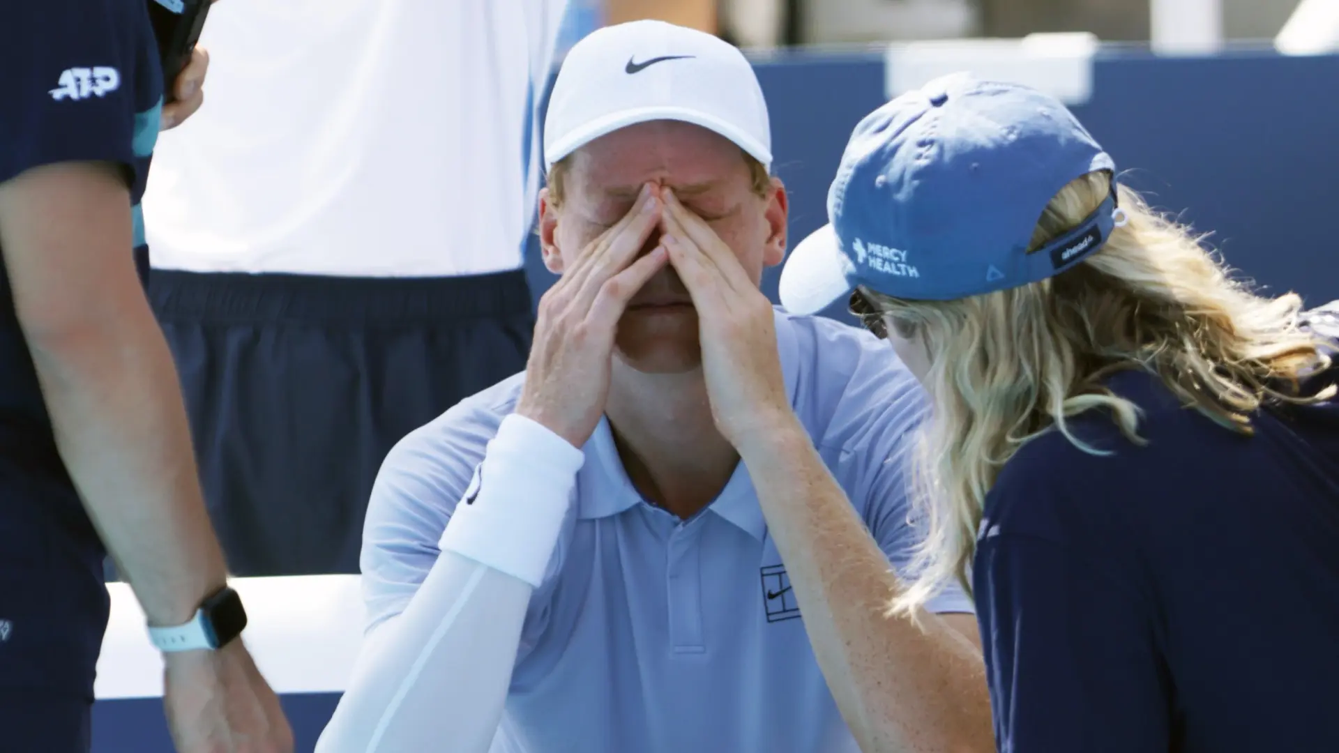 Jannik Sinner explica su abandono en la final del Abierto de Cincinnati: «Pensé que me recuperaría durante la noche, pero empeoré»