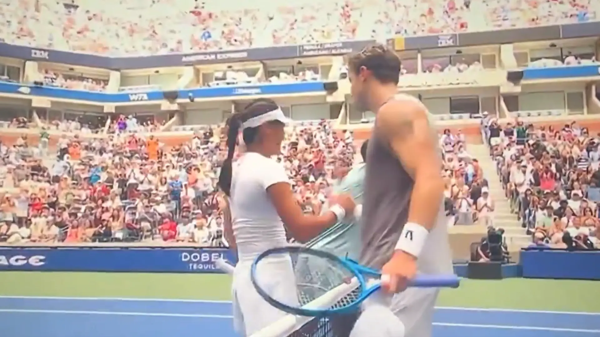 El tenso momento entre Raducanu y Draper delante de Alcaraz que copa el debate del US Open mixto: «Ella rechazó el abrazo»