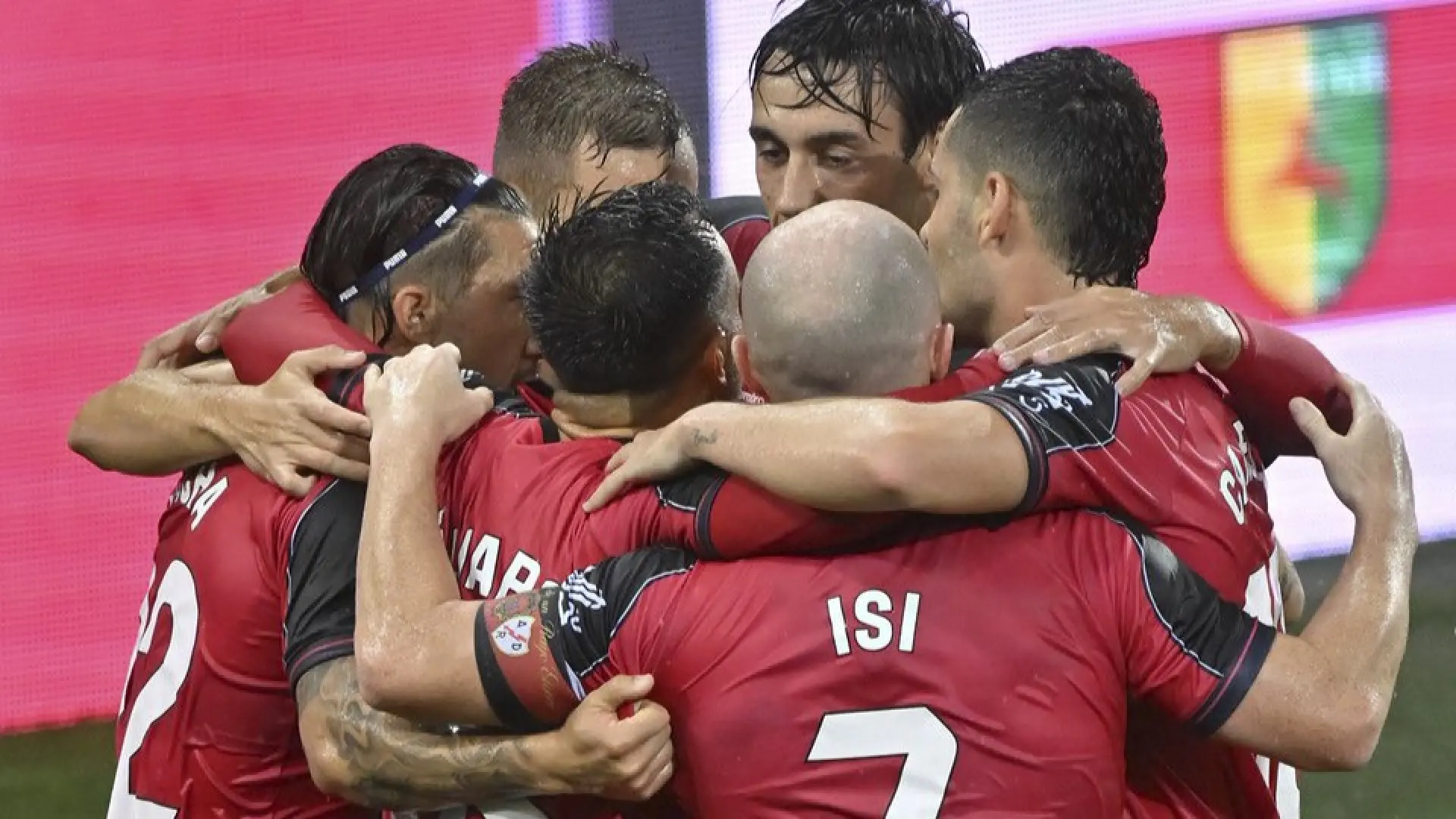 El Rayo Vallecano pone pie y medio en la fase final de la Conference tras vencer al Neman Grodno bielorruso