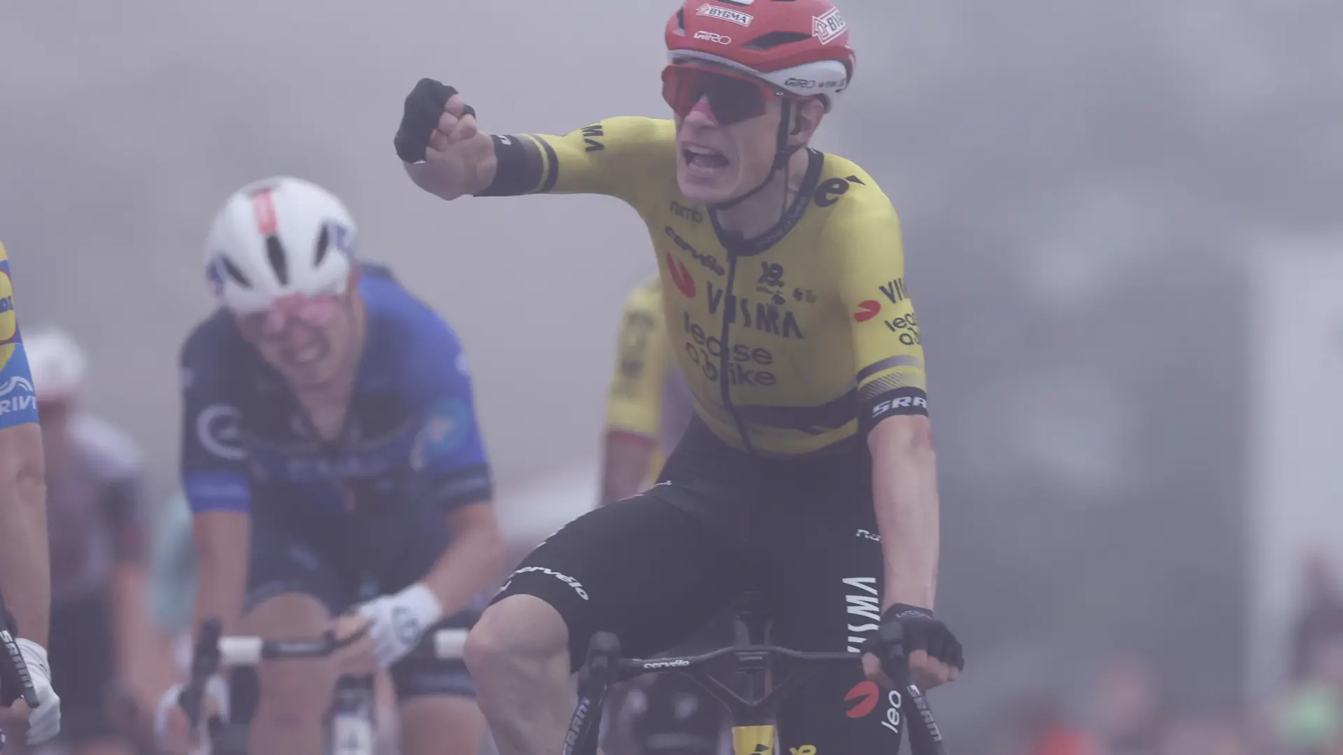 Vingegaard gana la segunda etapa de la Vuelta a España y se viste de rojo