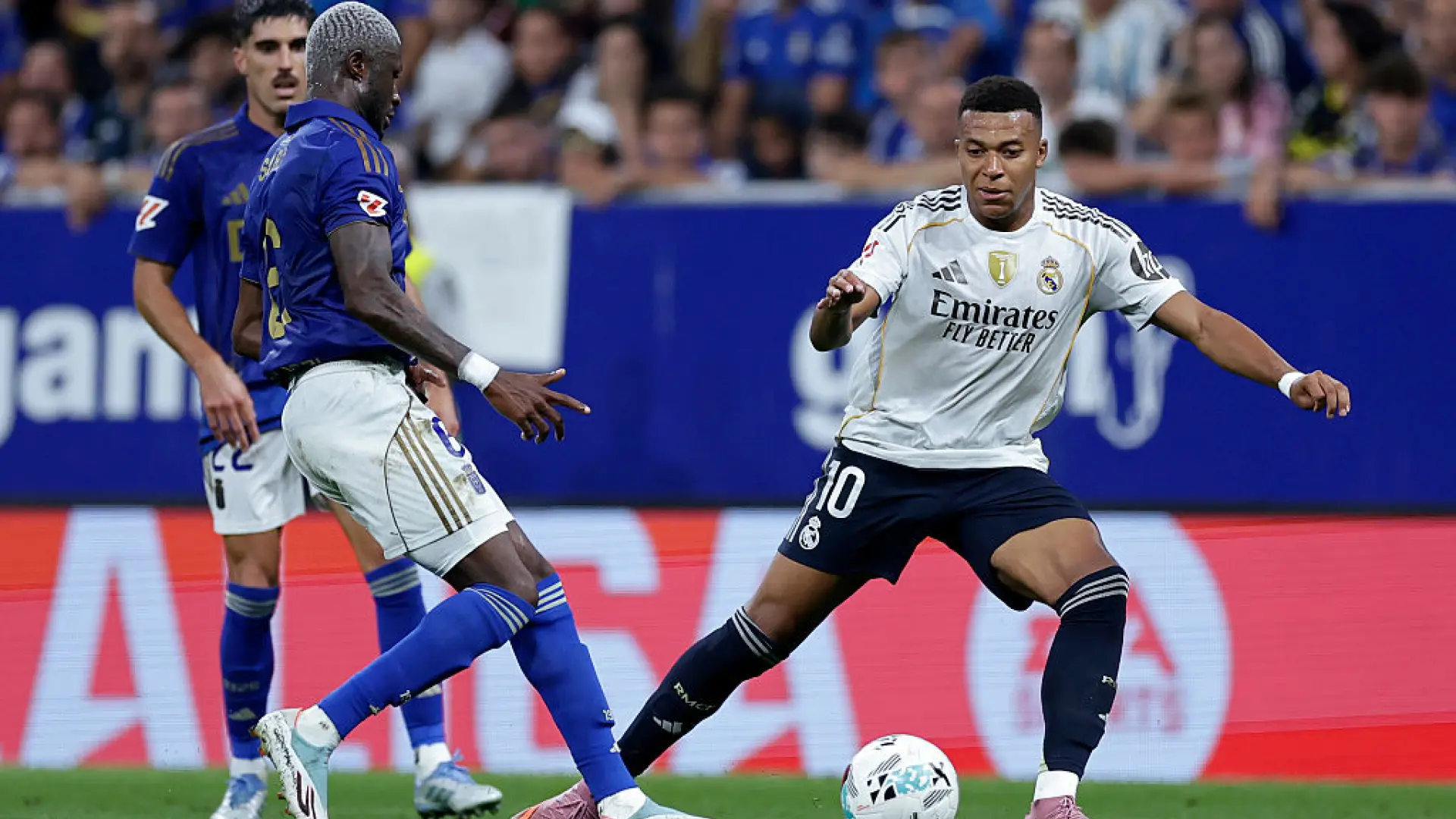Kwasi Sibo, jugador del Oviedo, se sincera sobre la posible falta previa al primer gol de Mbappé: «Cuando veo el vídeo luego…»