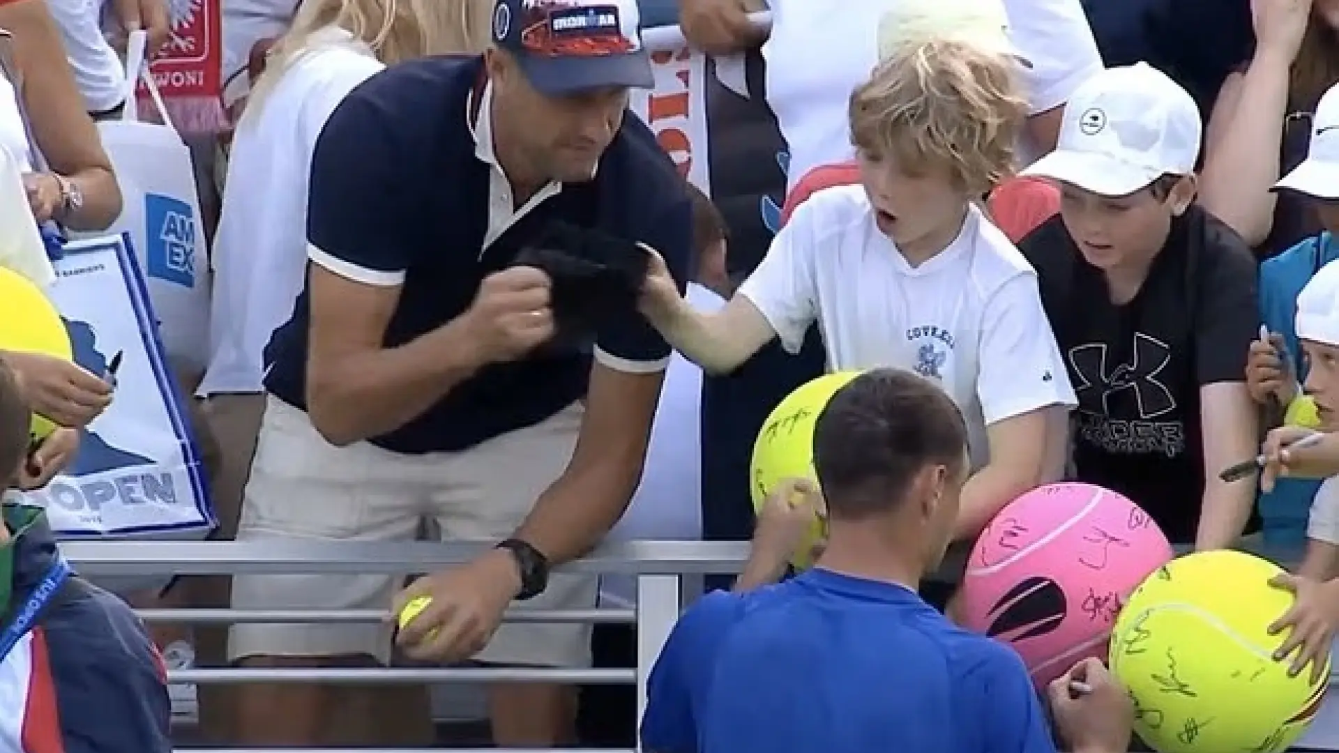 El hombre más odiado de internet: un aficionado que quitó a un niño la gorra que le regaló un tenista del US Open