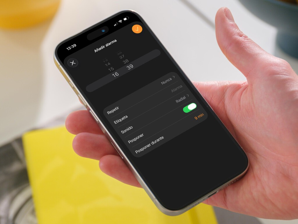 En 2013, un ingeniero de Apple escondió un secreto en la alarma del iPhone. Doce años después, su "chapuza" se ha hecho viral 
