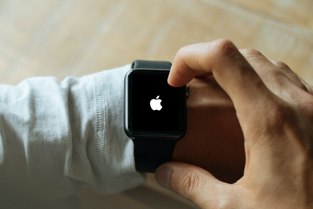 Mi Apple Watch se ha quedado en la manzana y no enciende. Esta es la forma de "revivirlo" 