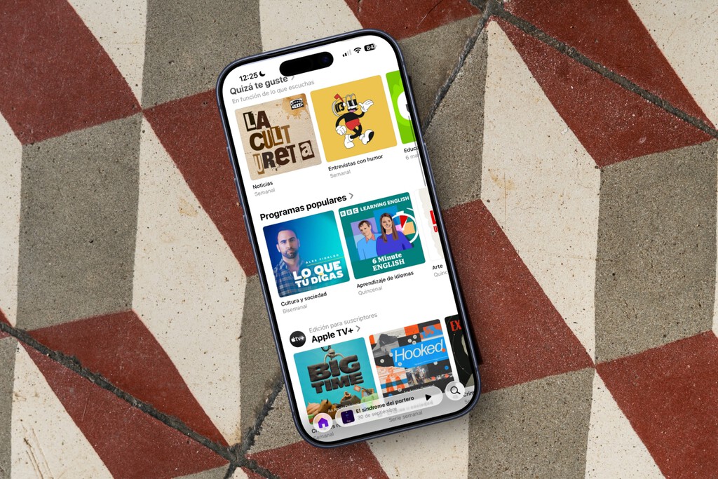 La gente escucha cada vez menos podcasts en Apple: por qué en apenas cinco años YouTube le ha comido la tostada