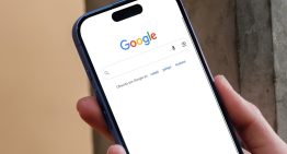 Apple se temía perder la millonada que recibe cada año por poner a Google como buscador del iPhone. Un juez acaba de autorizarlo, aunque con matices