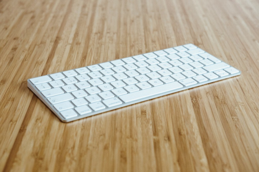 Pocos teclados hay que superen al Magic Keyboard de Apple. Salvo por un detalle que lleva años dándome dolores de cabeza (literalmente) 