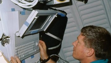 En 1991, la NASA envió el primer email desde el espacio. Lo increíble es que no usó un superordenador, sino un Mac que cualquiera podía comprar