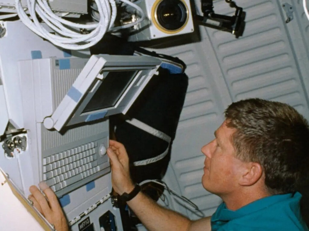 En 1991, la NASA envió el primer email desde el espacio. Lo increíble es que no usó un superordenador, sino un Mac que cualquiera podía comprar 