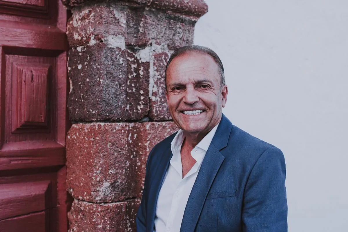 El alcalde de Tinajo (Lanzarote) reconoce que el Ayuntamiento ha pagado hoteles a presuntos maltratadores para evitar detenerlos