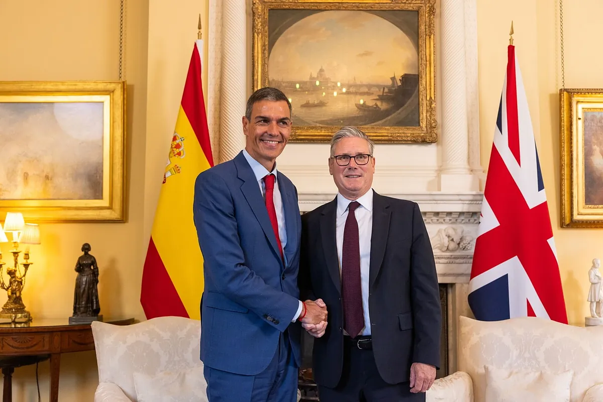 Sánchez y Starmer firman el primer acuerdo bilateral desde el Brexit