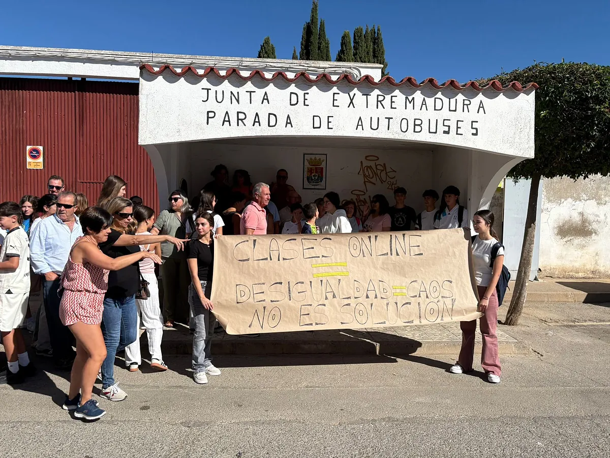 Más de 5.000 alumnos no comienzan las clases en Extremadura por la falta de transporte escolar
