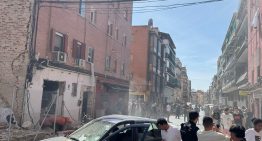Una explosión en un bar de Vallecas deja cinco heridos graves y 20 leves: los bomberos buscan entre los escombros a más víctimas