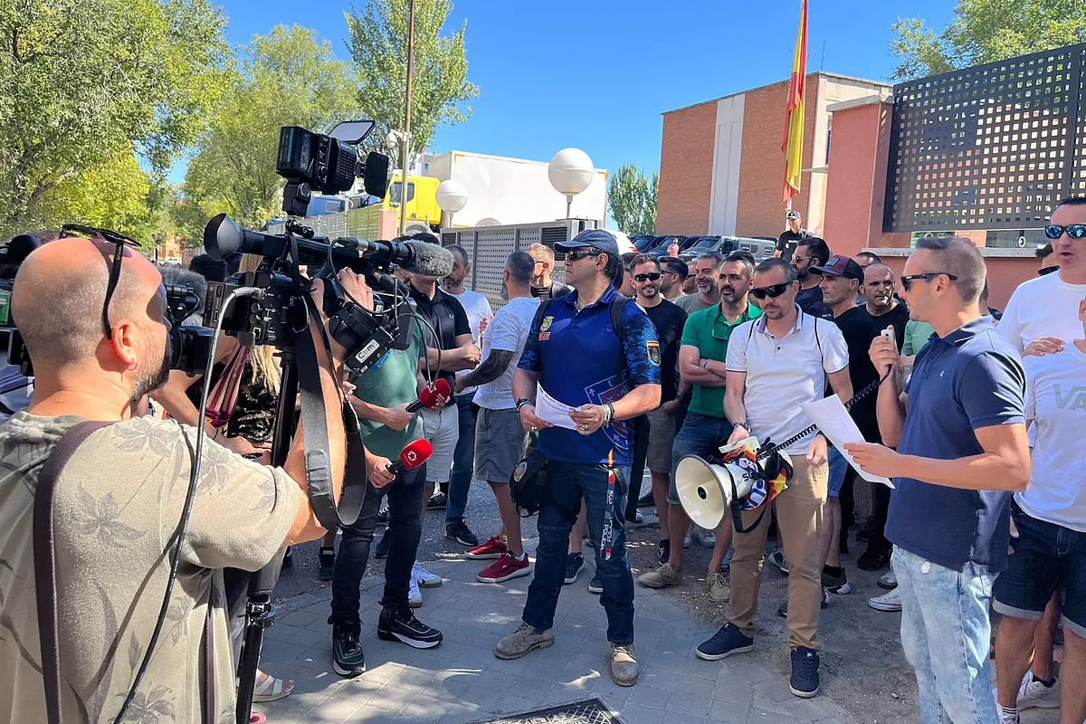 Los antidisturbios materializan su protesta en su sede central por el «abandono» de Interior pese al intento de boicot del Ministerio a la concentración