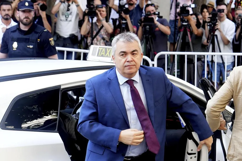 El Constitucional inadmite por unanimidad el recurso de Santos Cerdán para salir de prisión