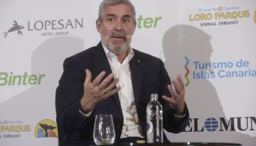 Clavijo y Domínguez acusan a Sánchez de «utilizar» la inmigración canaria «para crispar» mientras esperan 7.000 llegadas irregulares más