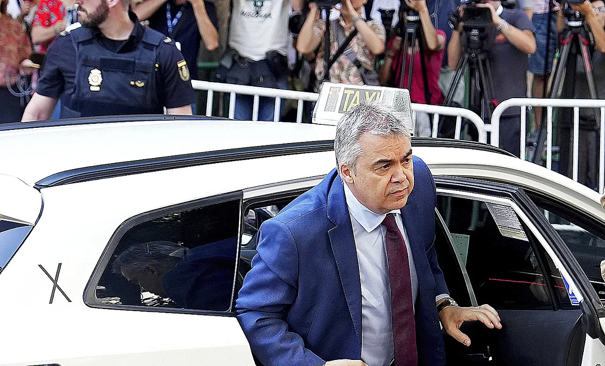 El juez anticipa que Cerdán saldrá de prisión «previsiblemente» antes de Navidad aunque no colabore con la Justicia