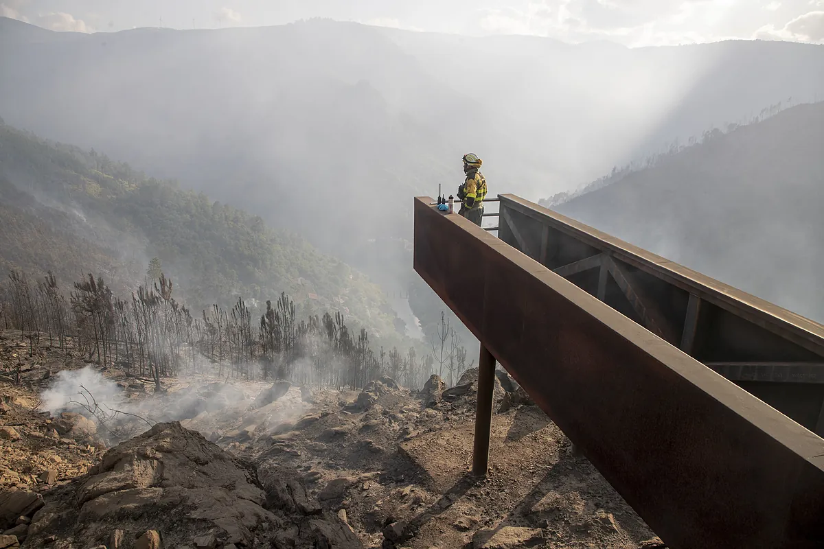 Extinguido el incendio de O Bolo (Ourense), controlado el de  Lanseros (Zamora) y activo el de Pantón (Lugo), con 2.000  hectáreas afectadas
