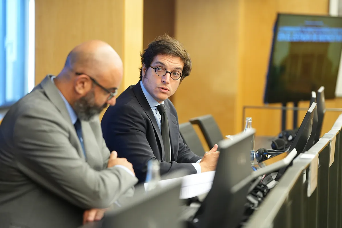 La fundación de Abascal sostiene que los inmigrantes gastan más de lo que aportan al Estado