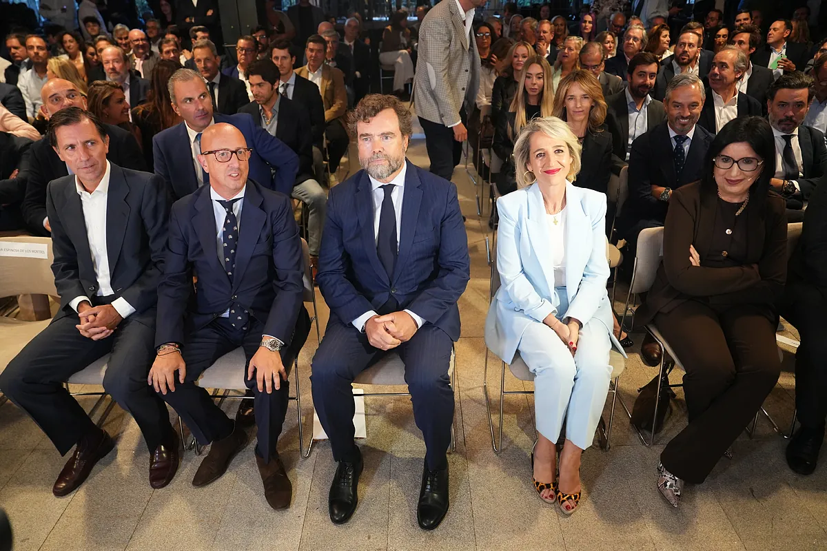Espinosa presenta su fundación arropado por Ortega-Smith, ex diputados de Vox y dirigentes del PP: «No vamos a dejar que se nos asigne a un partido»
