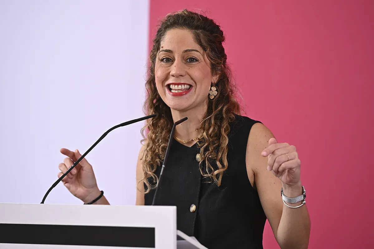 Sumar exige al PSOE regularizar en un mes a medio millón de migrantes por la 'vía Zapatero' y replicar al «racismo» del PP