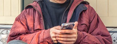 La Generación Z le cuenta a la IA los secretos que no le cuenta a sus amigos. Y eso es un problema (y una oportunidad) para Apple
