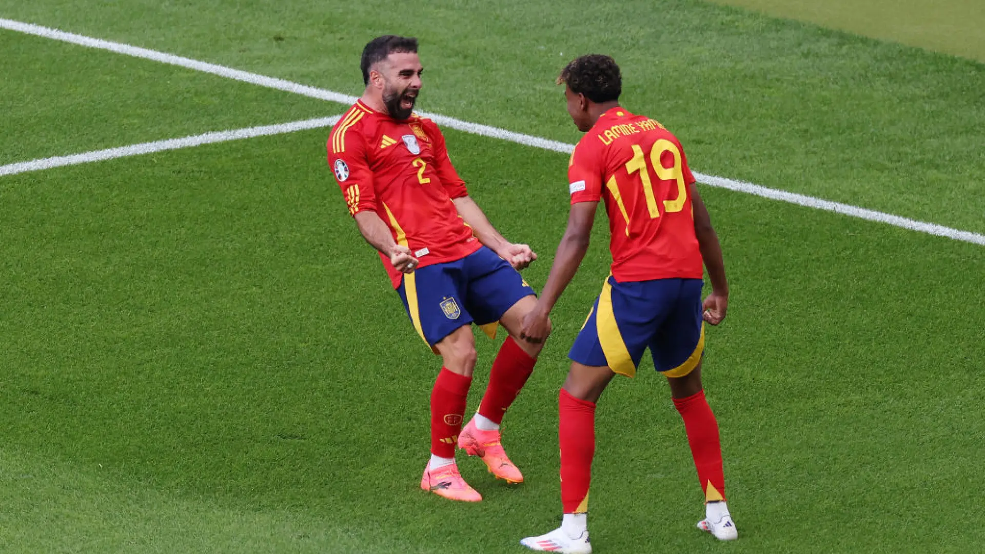 La defensa de Dani Carvajal a Lamine Yamal: «No es fácil de asumir, pero trabaja y sigue haciendo partidos excepcionales»