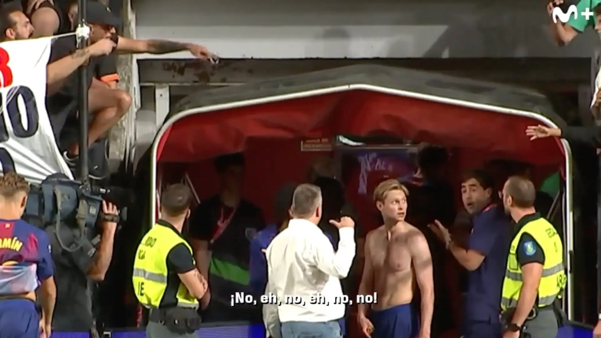 El desagradable episodio de Frenkie de Jong y Balde con los ultras del Rayo: «En el fondo de Vallecas no se regalan camisetas, fuera»