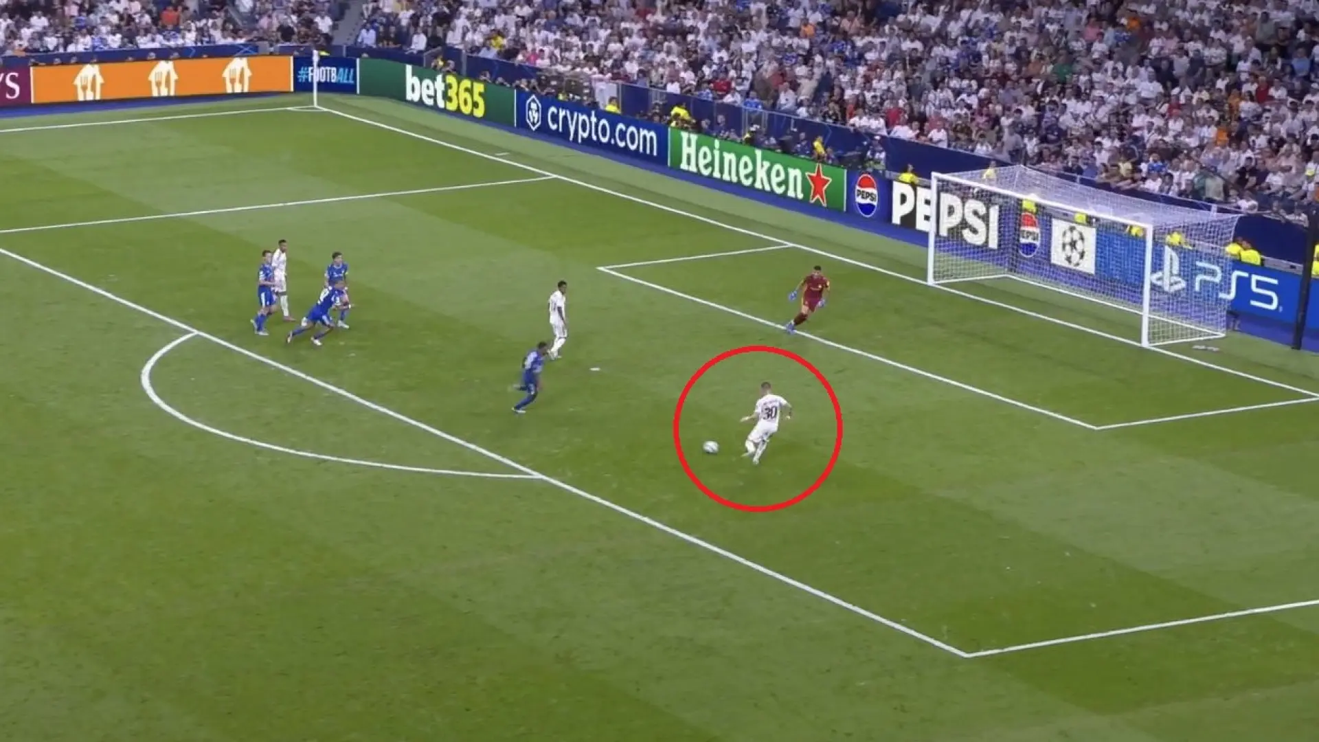 El clamoroso fallo de Franco Mastantuono que enfadó al Bernabéu: a puerta vacía y tras un jugadón de Mbappé