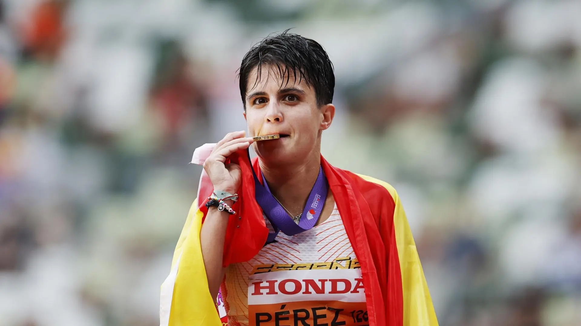 La lección de María Pérez tras ser campeona en el Mundial de Tokio: «En el atletismo, no hay rivales, sobre todo hay amistades»