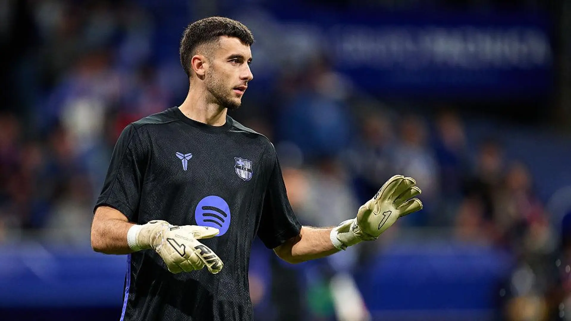 El tremendo error de Joan García que puso contra las cuerdas al Barça ante el Oviedo