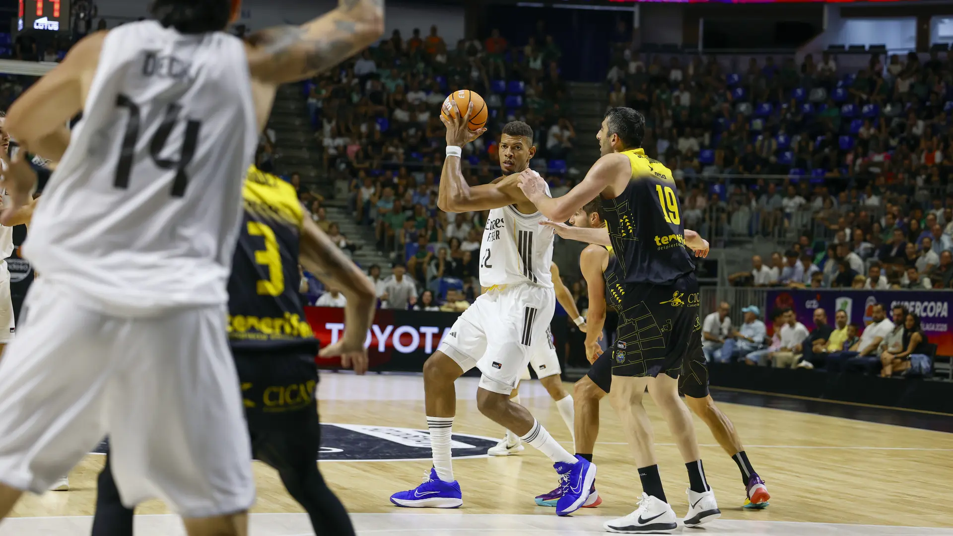 El Real Madrid sobrevive a La Laguna Tenerife y jugará la final de la Supercopa contra el Valencia Basket