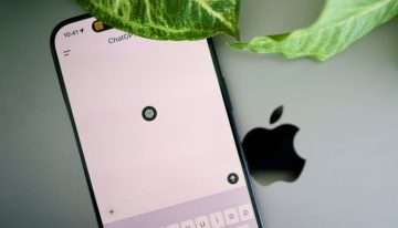 Apple construyó su imperio sobre la privacidad frente a Google y Meta. Ahora tiene un problema: le contamos todo a ChatGPT porque ya no nos sentimos vigilados