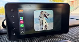 Lo nuevo de iOS 26 ha logrado lo impensable en mi coche CarPlay: poder poner una foto en la pantalla. Y eso no es lo mejor