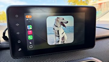 Lo nuevo de iOS 26 ha logrado lo impensable en mi coche CarPlay: poder poner una foto en la pantalla. Y eso no es lo mejor
