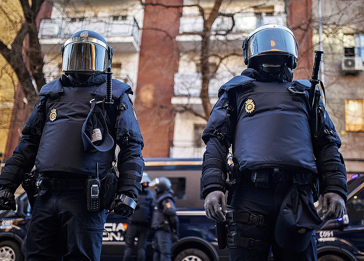 Interior reduce de forma súbita al mínimo la presencia de los antidisturbios en Ceuta y Melilla