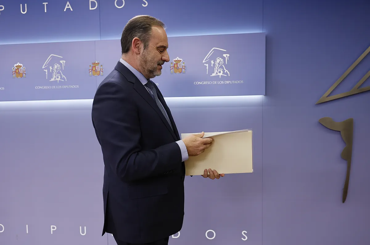 Ábalos tuvo «significativos ingresos en metálico» hasta 2023, cuando Sánchez lo recuperó para las listas del PSOE