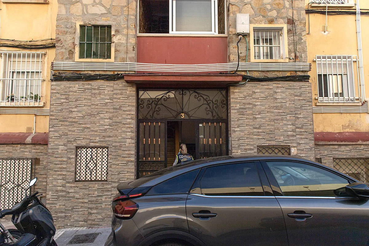 La Policía detiene a los padres de un bebé de ocho días tras hallarlo sin vida en una vivienda de Ceuta