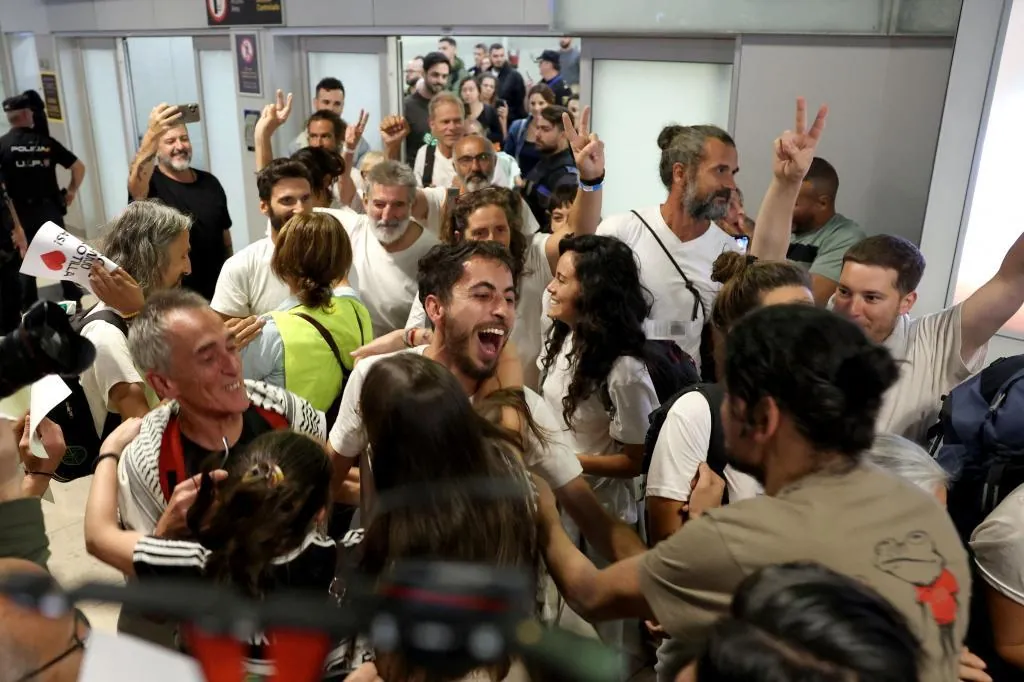 Israel amplía hasta el miércoles el arresto de la española de la Flotilla acusada de morder a una funcionaria de prisiones durante un examen médico