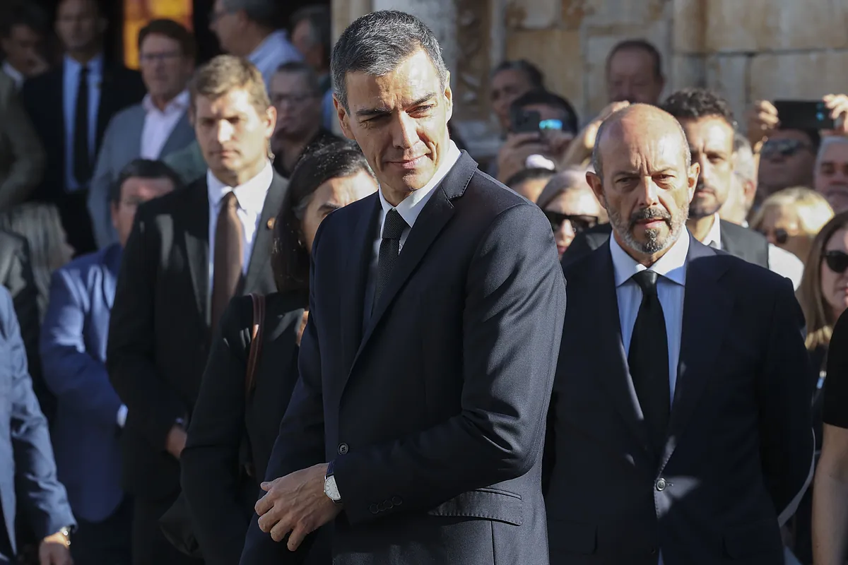 Begoña Gómez, cinco ministros… el despliegue de Sánchez para el entierro de Vara dos meses después de despedir con perfil bajo al crítico Lambán