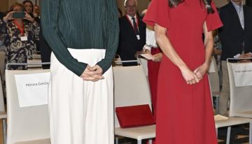 La Reina Letizia resalta la importancia de vigilar la salud mental en situaciones de emergencia