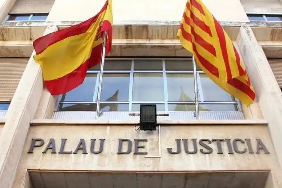 Condenado a más de diez años de cárcel un padre que maltrató a su bebé hasta causarle una parálisis cerebral con «secuelas irreversibles»