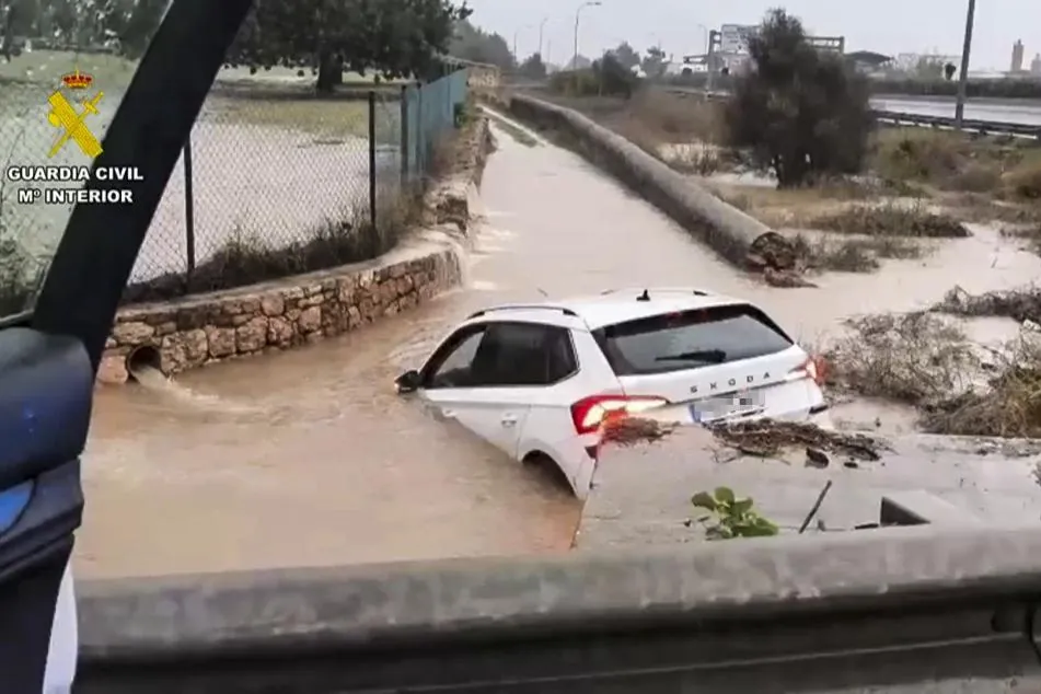 La dana Alice deja acumulados de casi 300 litros/m2 en Carcaixent (Valencia) y obliga a mantener los avisos por lluvias torrenciales